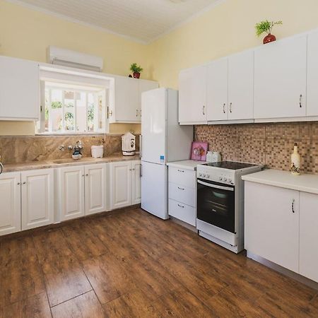 Angels' Home- Modern & Comfy, Fully Equipped 3Bd Dhrapanos Экстерьер фото